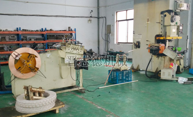 料架兼整平機(jī)配N(xiāo)C送料機(jī) 料架兼整平機(jī)配N(xiāo)C送料機(jī)