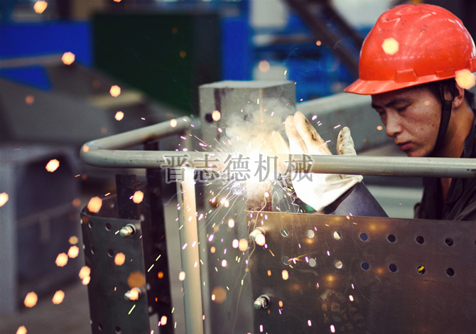 送料機(jī)生產(chǎn)部焊接現(xiàn)場(chǎng) 送料機(jī)生產(chǎn)部焊接現(xiàn)場(chǎng)