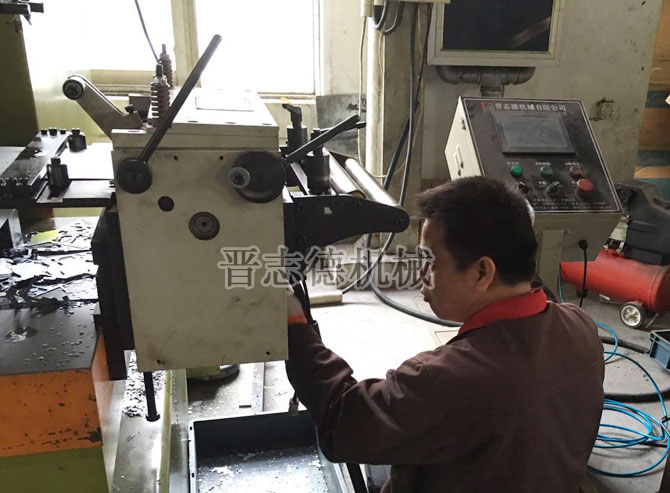 機(jī)械式NC送料機(jī)安裝 機(jī)械式NC送料機(jī)安裝